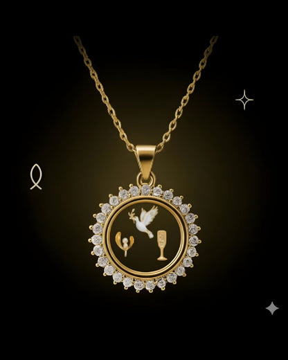Collar con charms religiosos